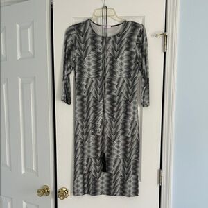 Leggiadro Black and Gray Patterned 3/4 Sleeve Dress